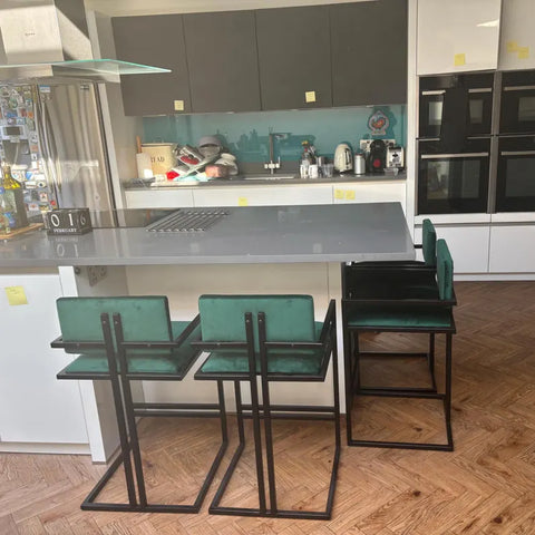 H67 Oakspire: Bar Stool