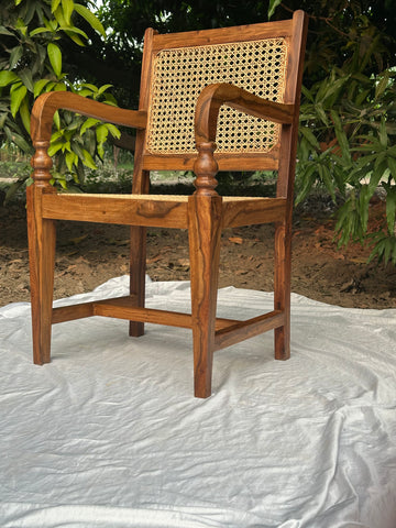 R26 Mokaan: Canework Chair