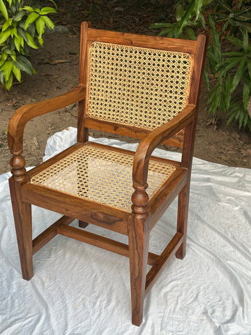 R26 Mokaan: Canework Chair