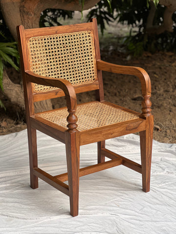 R26 Mokaan: Canework Chair