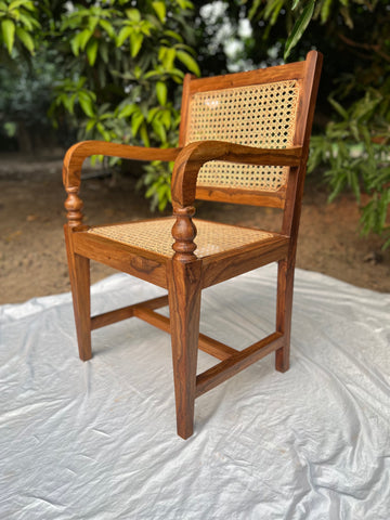 R26 Mokaan: Canework Chair