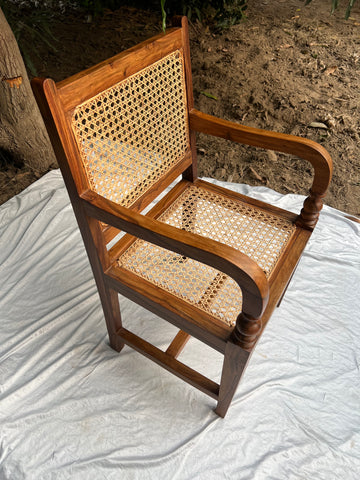 R26 Mokaan: Canework Chair