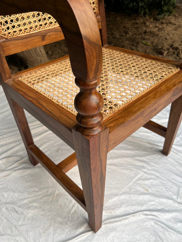 R26 Mokaan: Canework Chair