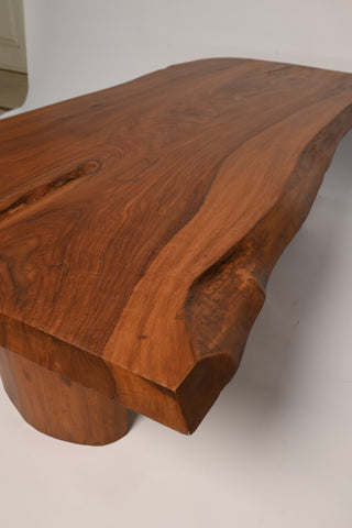 Live edge center table, top-down view of grain