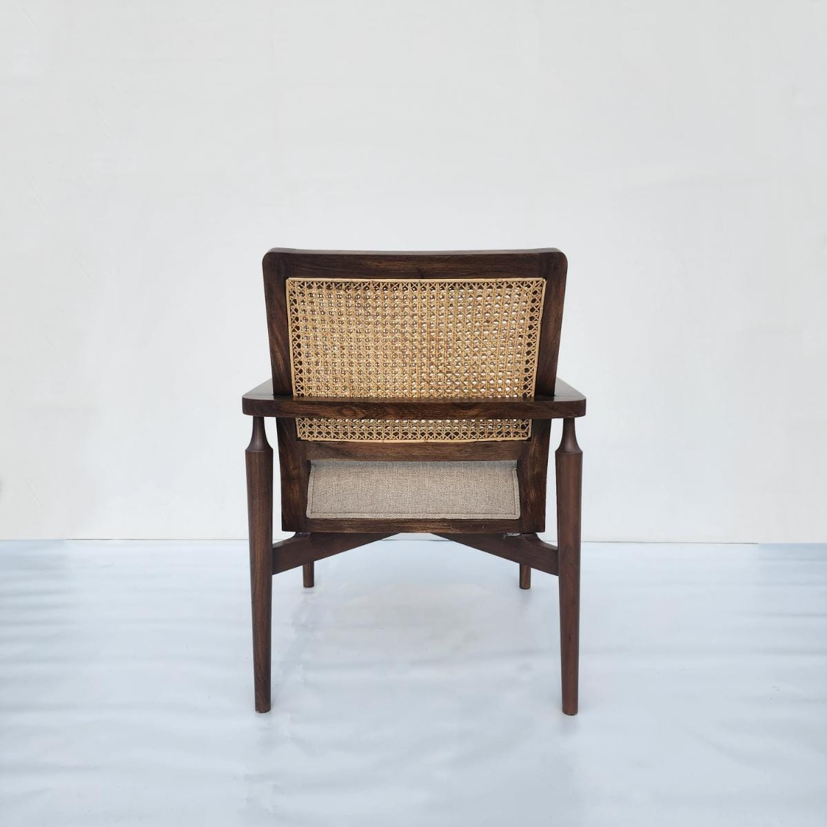 Solid Sheesham wood frame of R46 PureWeave lounge chair