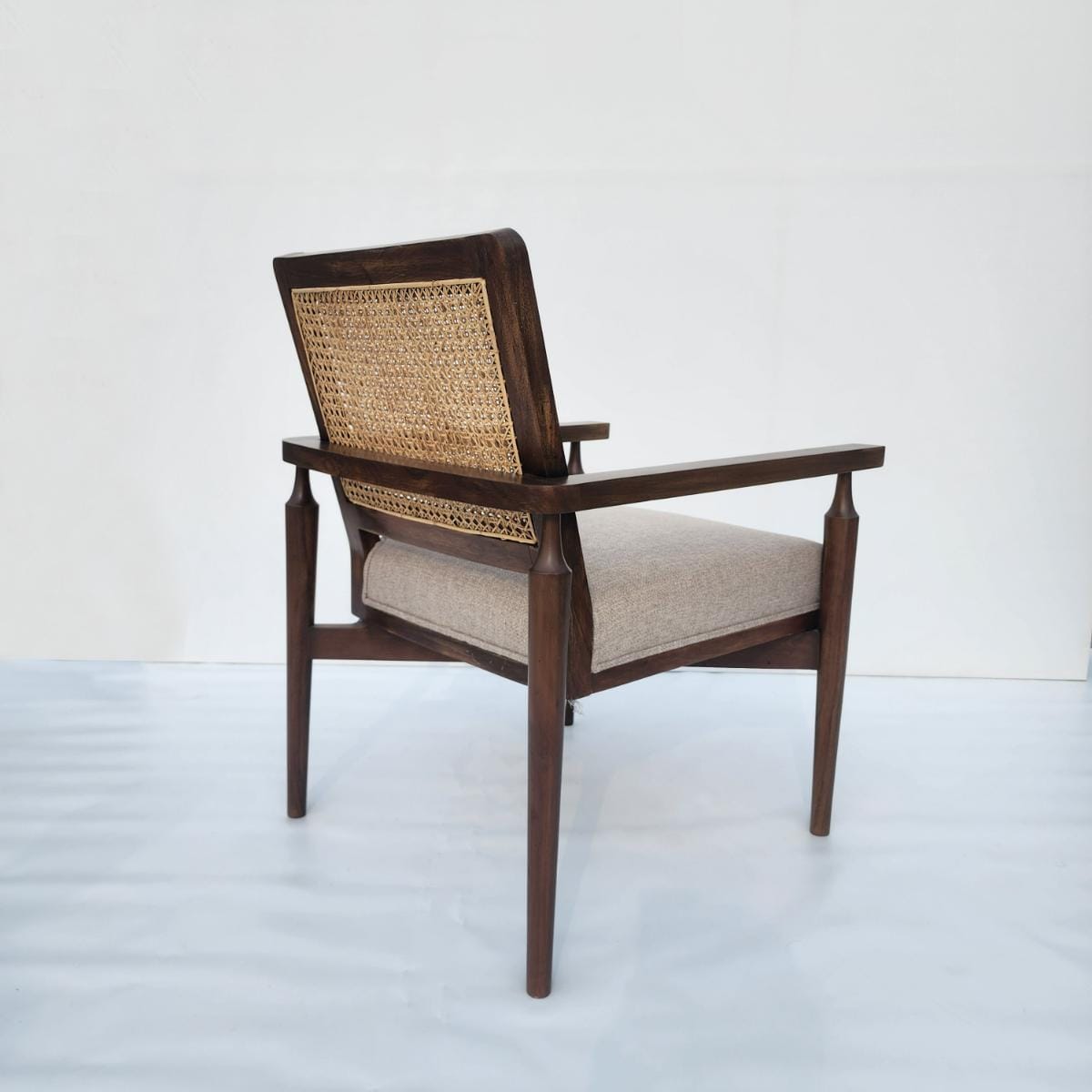 Solid Sheesham wood frame of R46 PureWeave lounge chair