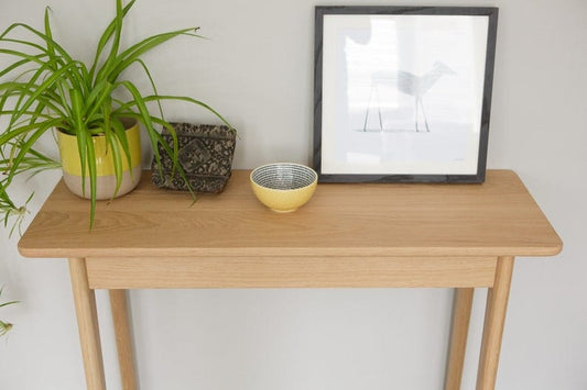 W44 Daya: Console Table