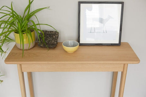 W44 Daya: Console Table