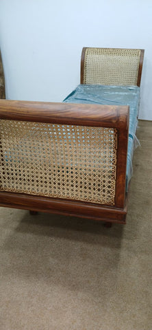 R54 Reed: Rattan Deewan