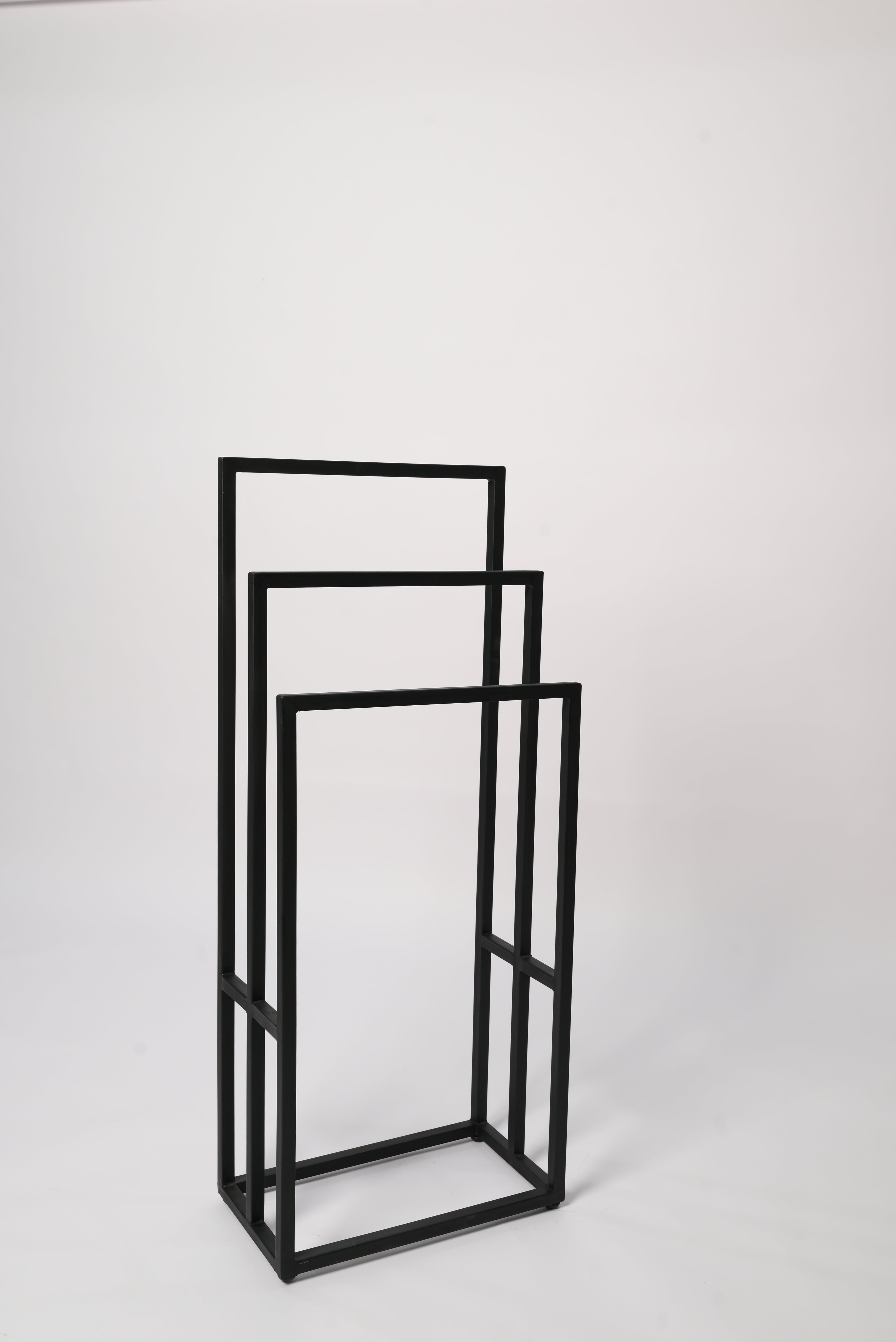 metal towel stand base detail