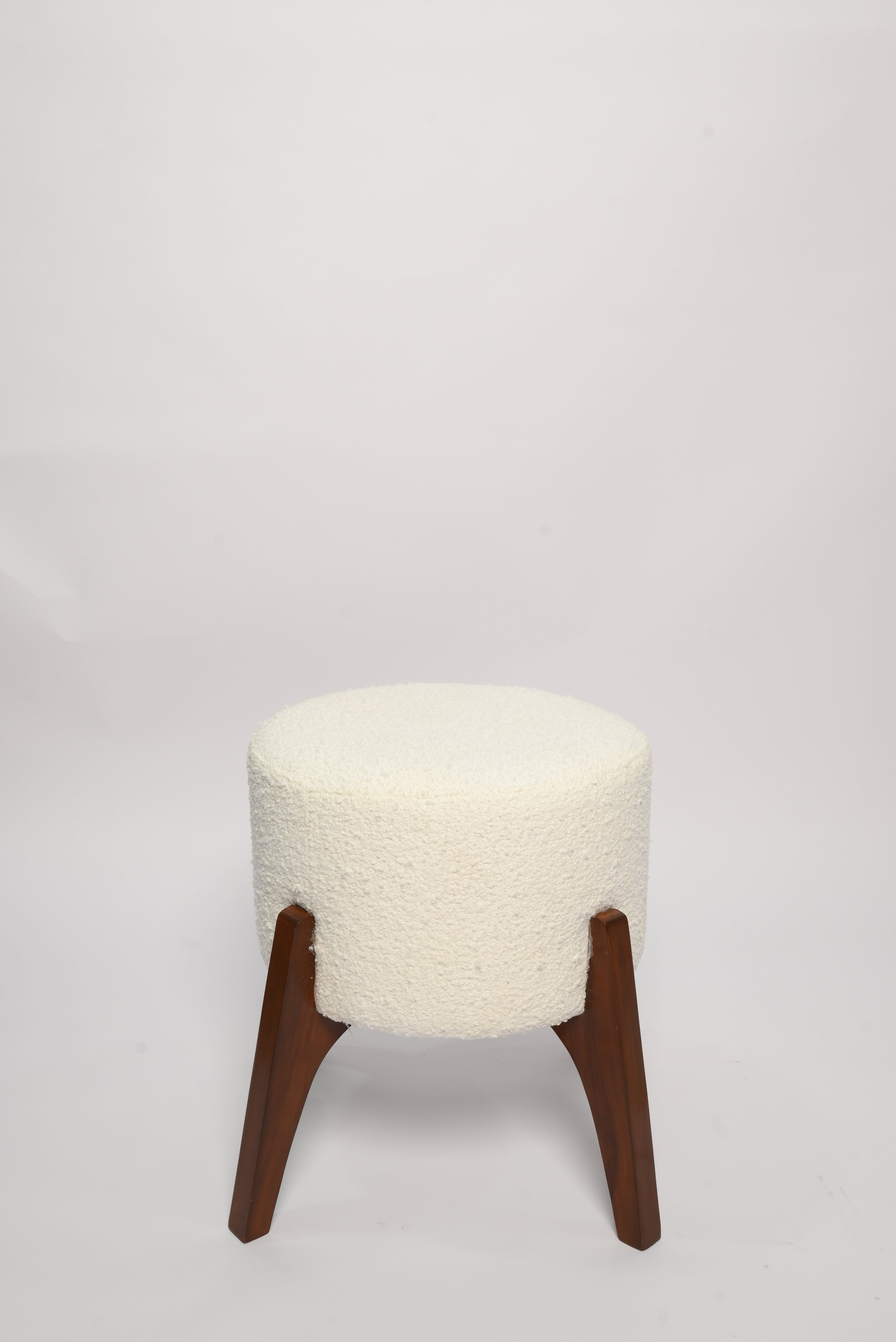 upholstered stool corner placement