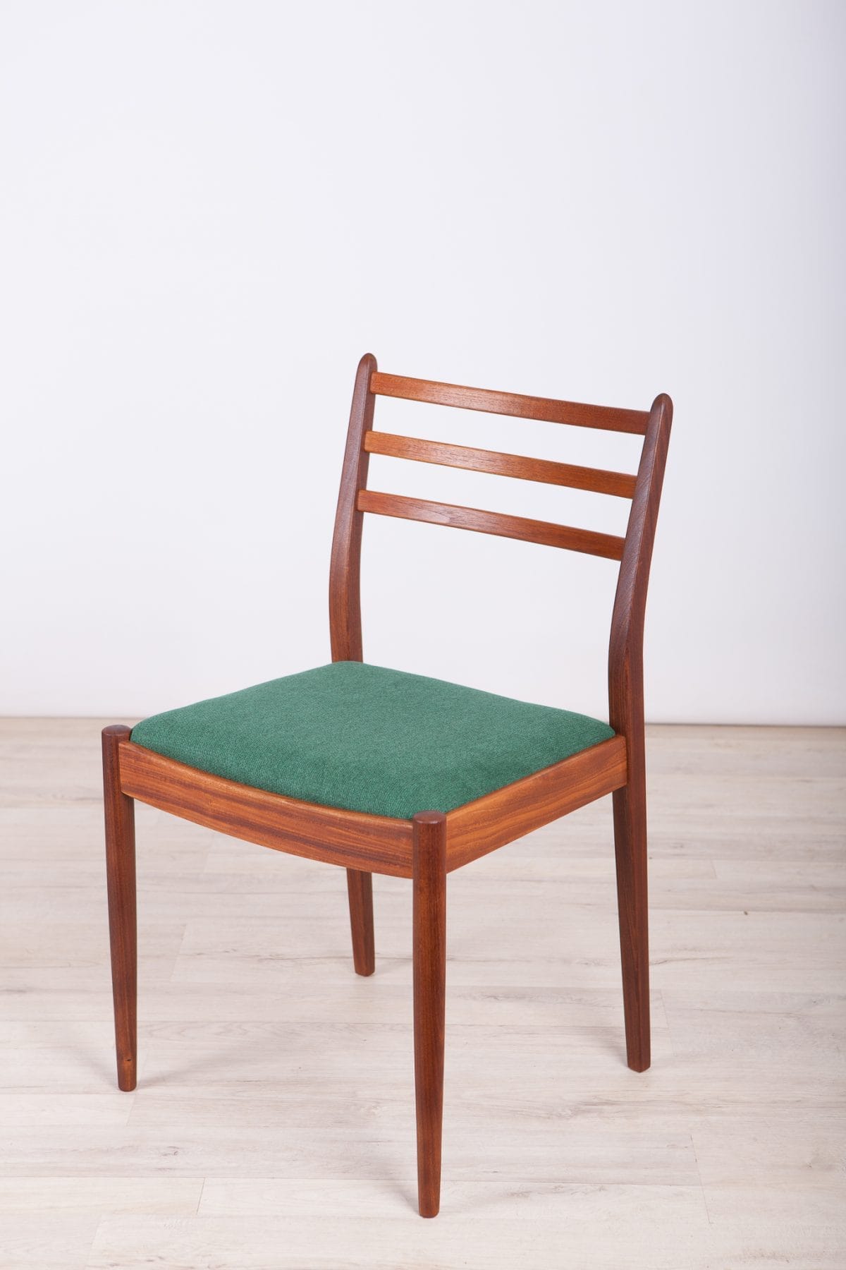 wooden dining chair glossy finish